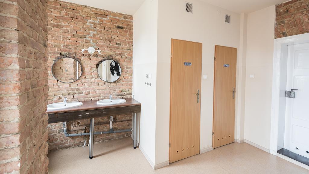 Hostel Awangarda Poznań Kültér fotó
